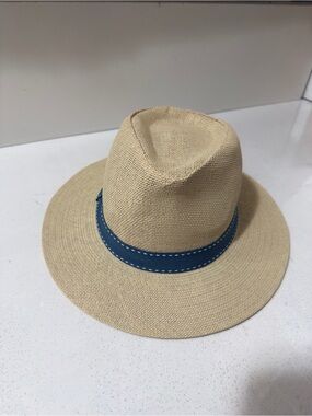 Airelles is a French luxury hospitality brand 
Paper straw fedora hat.